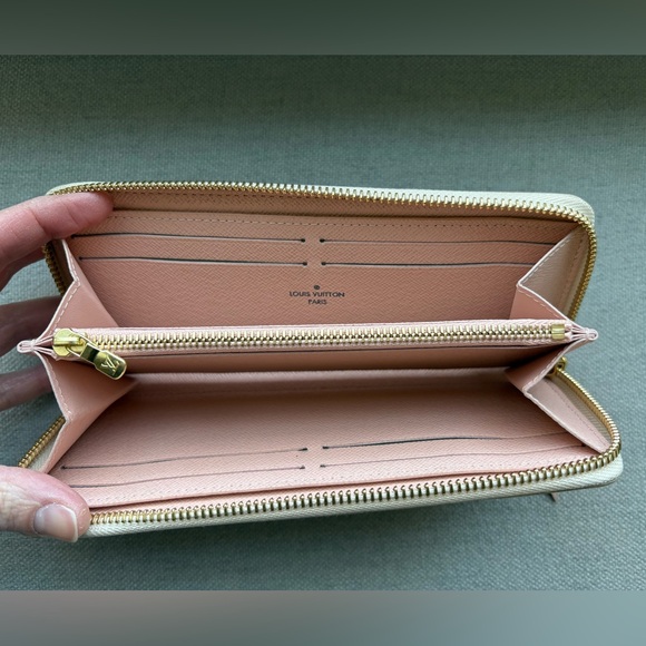 💕 Louis Vuitton Damier Azur Tahitienne Clemence Wallet 💕 - Picture 9 of 16